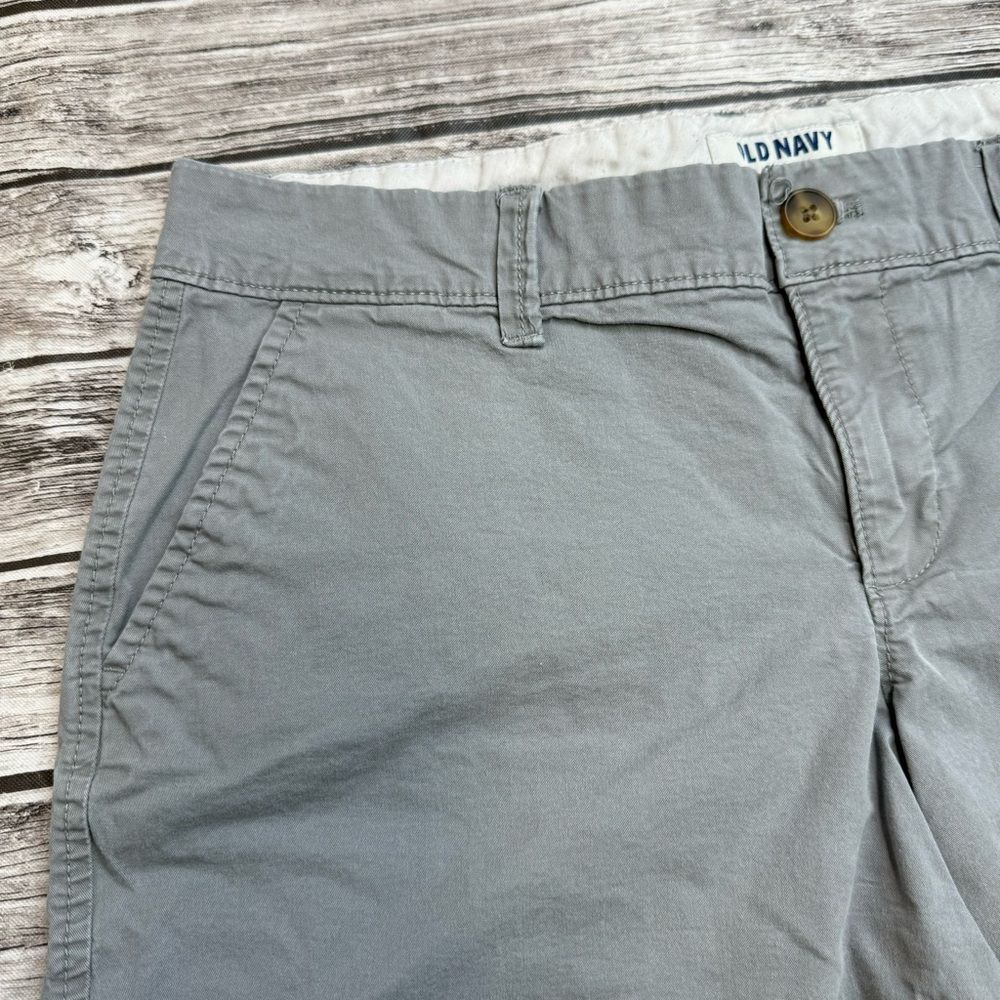 Old Navy Women's Mid Rise Chino Shorts Gray Size 4 4.5" Inseam Stretch - Picture 3 of 10